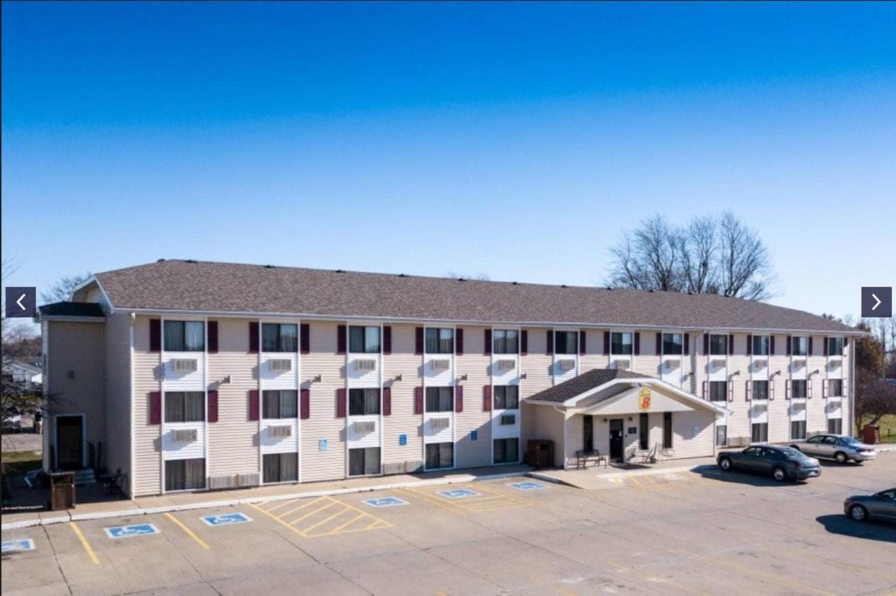 Super 8 By Wyndham Burlington Hotel Exterior photo